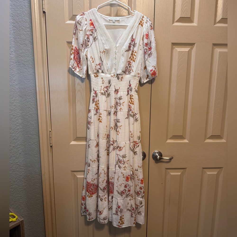J Gee Floral White Maxi‎ Dress Size Small Romantic Boho Feminine V-Neck Floral